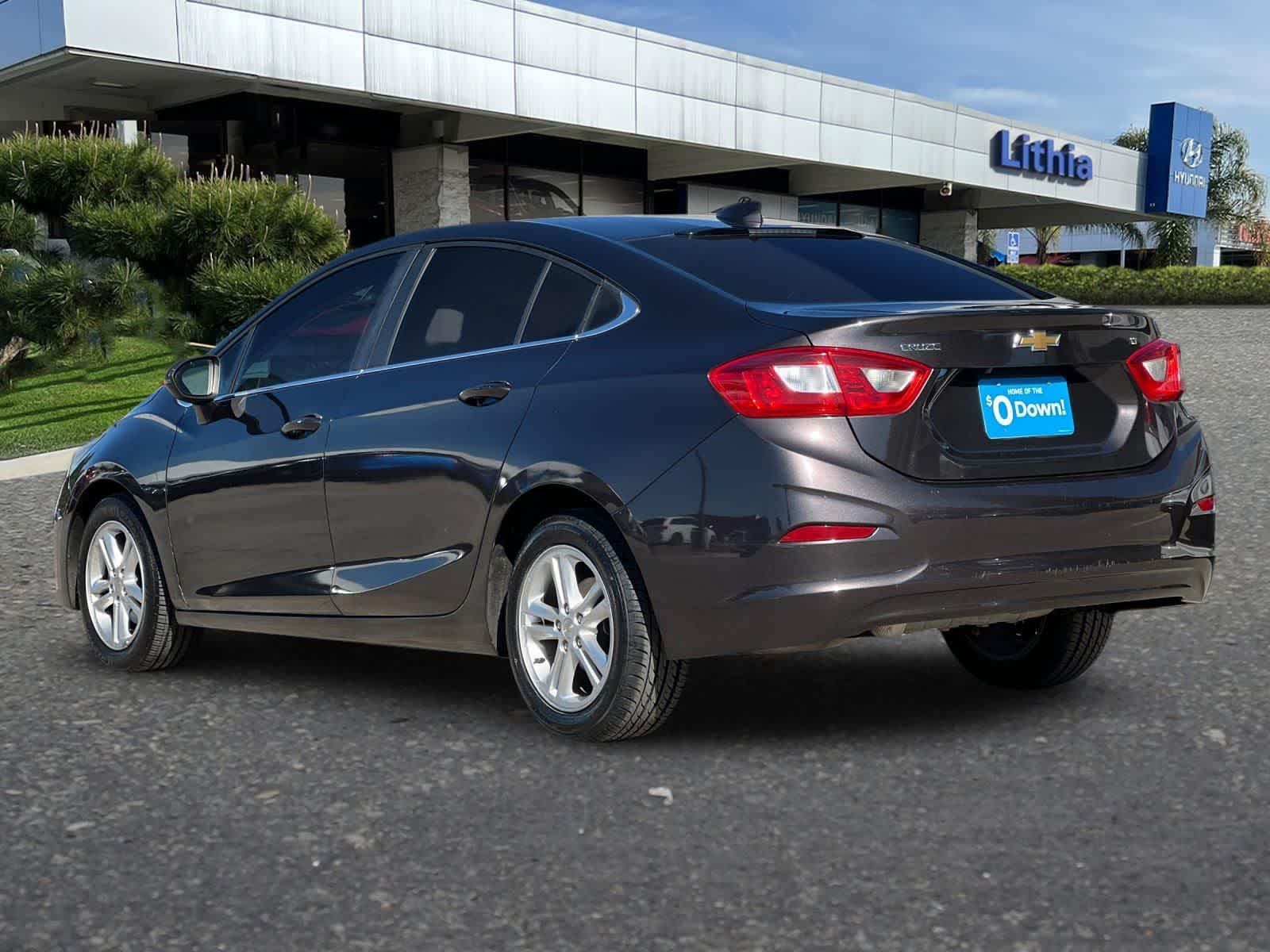 2017 Chevrolet Cruze LT Auto photo 6