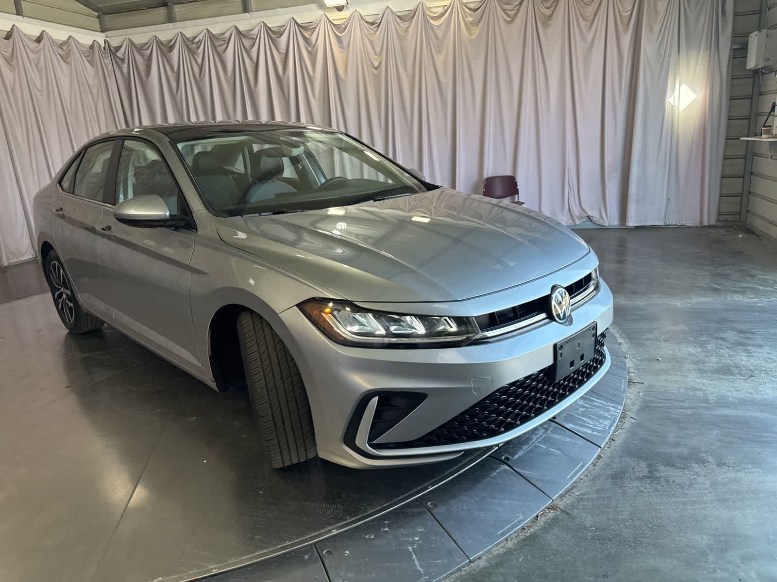 2025 Volkswagen Jetta 1.5T SE photo 2