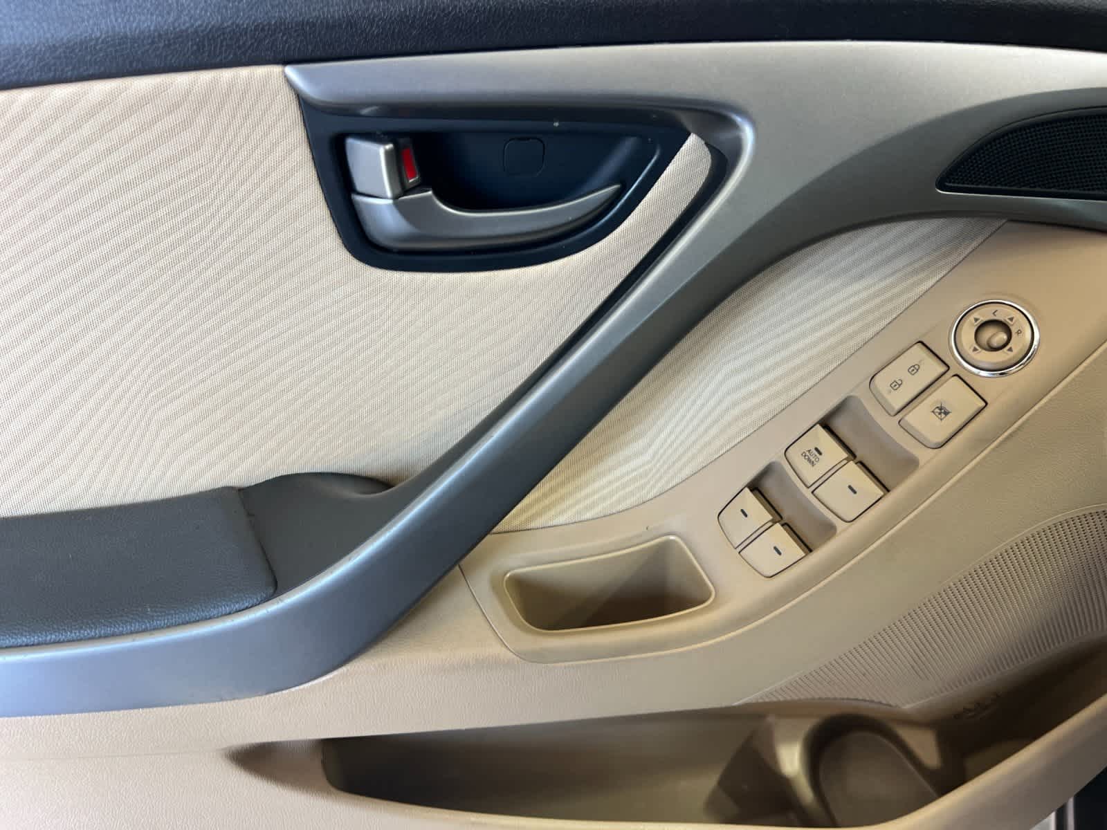 Thumbnail: 2013 Hyundai Elantra - 12