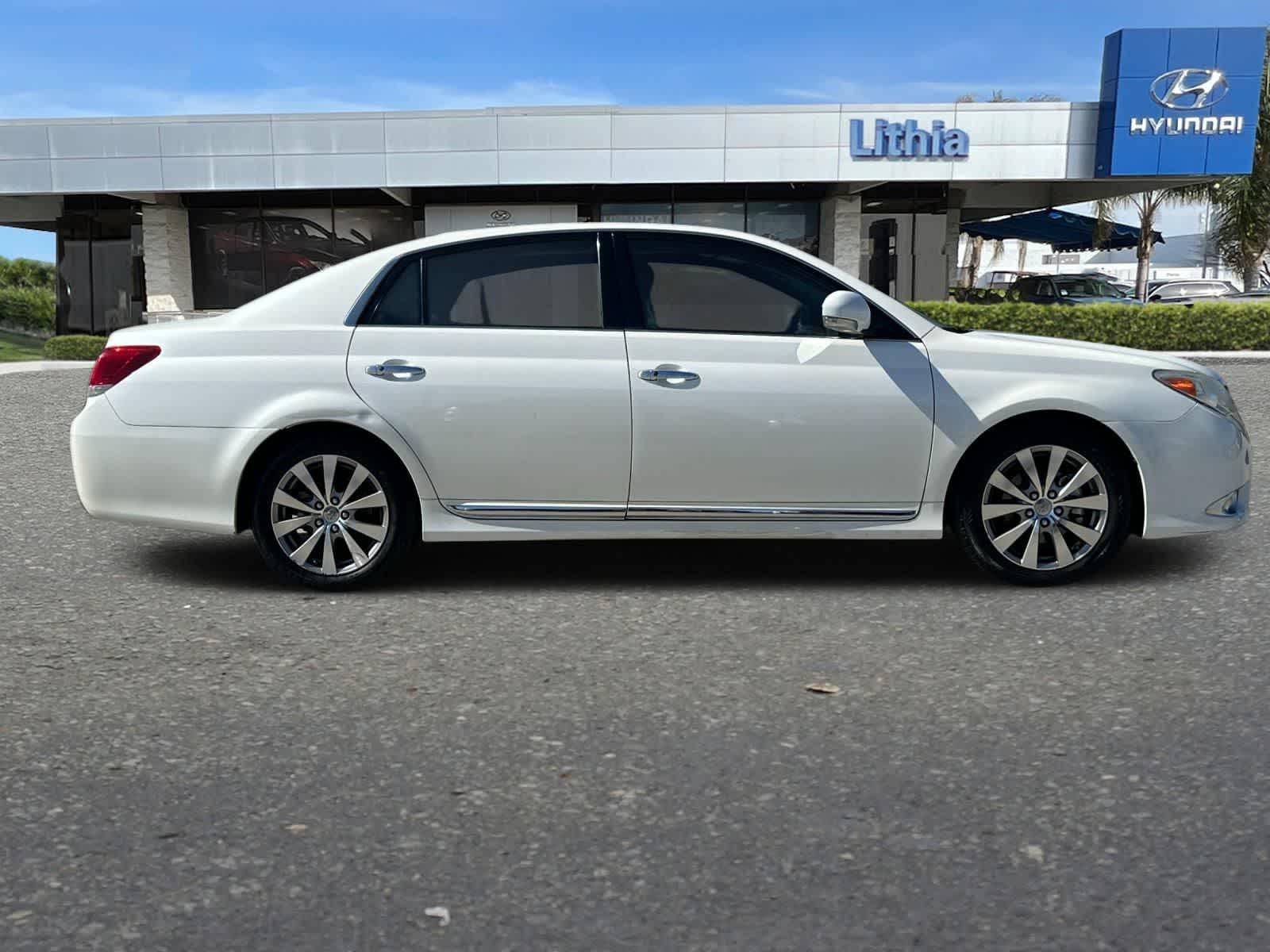 Thumbnail: 2011 Toyota Avalon - 9