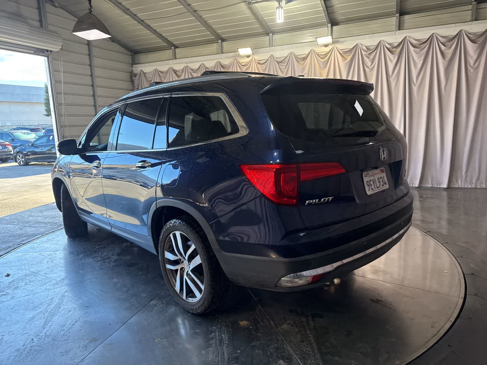 2017 Honda Pilot Elite AWD photo 6