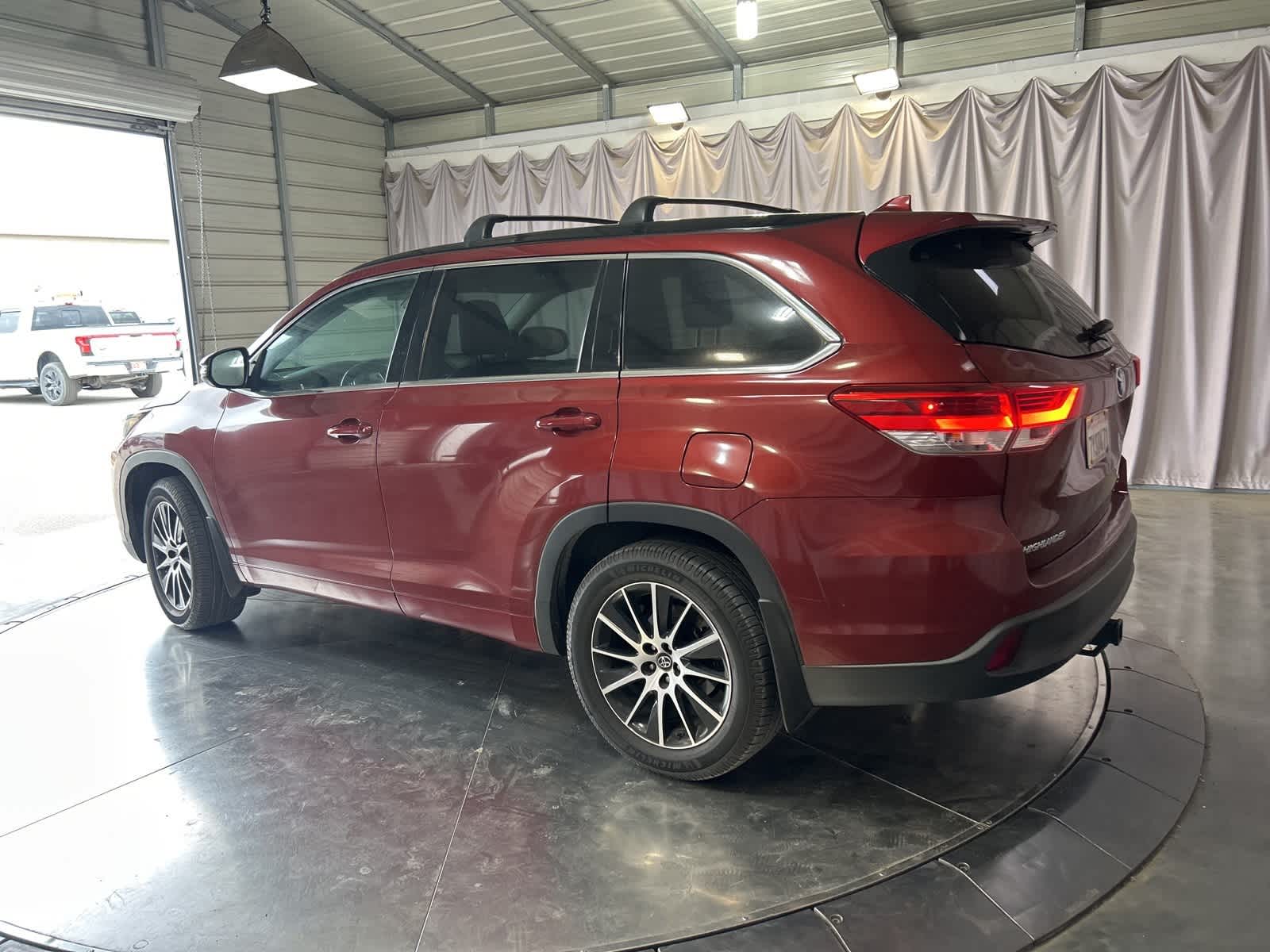 Thumbnail: 2017 Toyota Highlander - 14