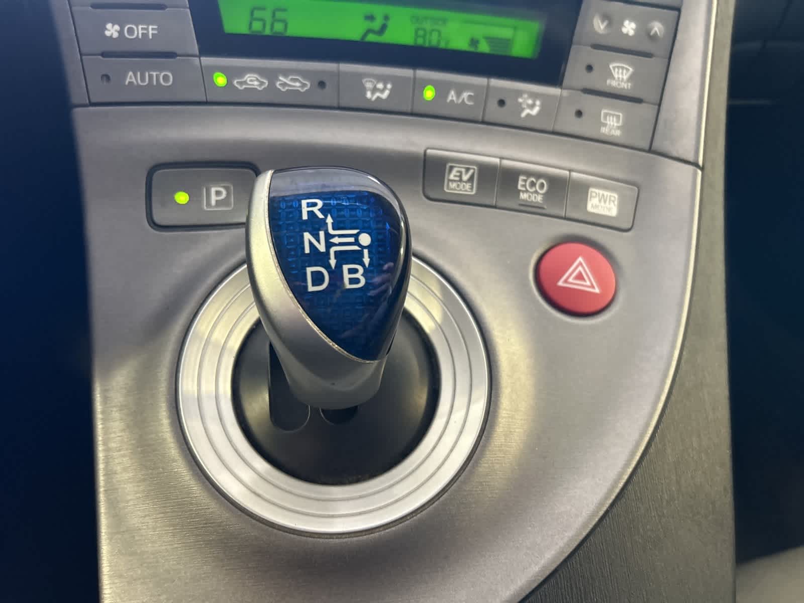 Thumbnail: 2015 Toyota Prius - 30