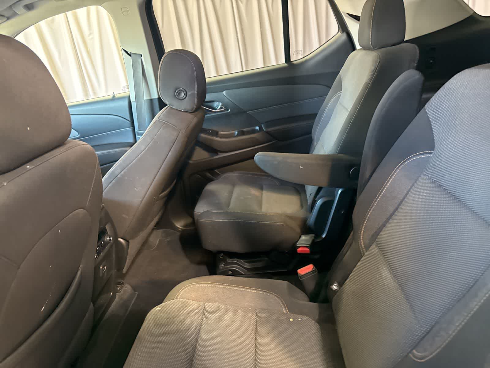 Thumbnail: 2021 Chevrolet Traverse - 17