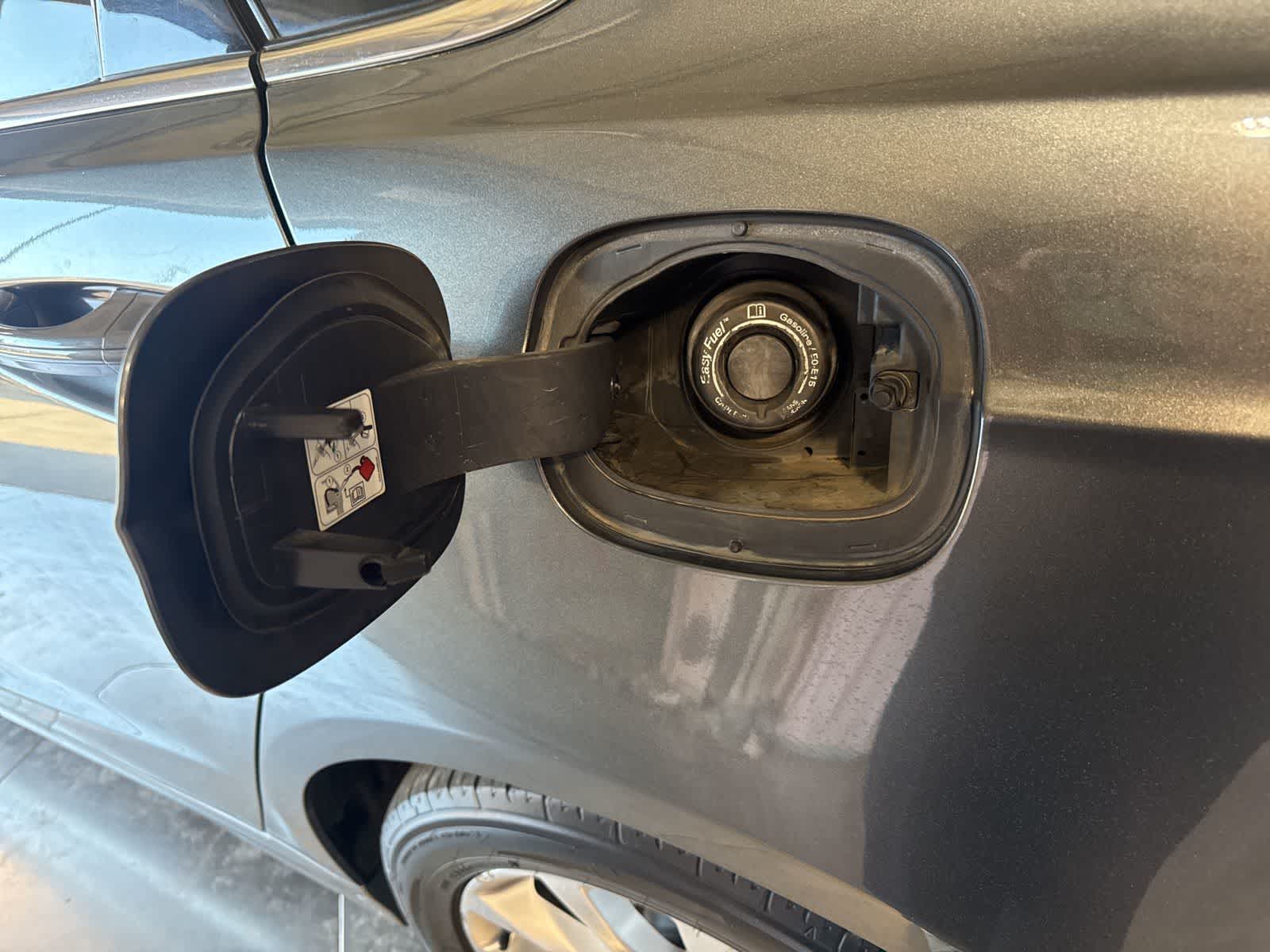 2017 Ford Fusion SE photo 3