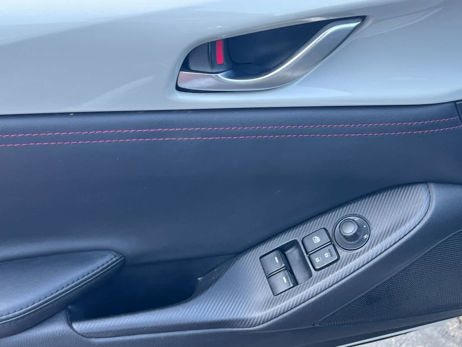 Thumbnail: 2016 Mazda MX-5 Miata - 12