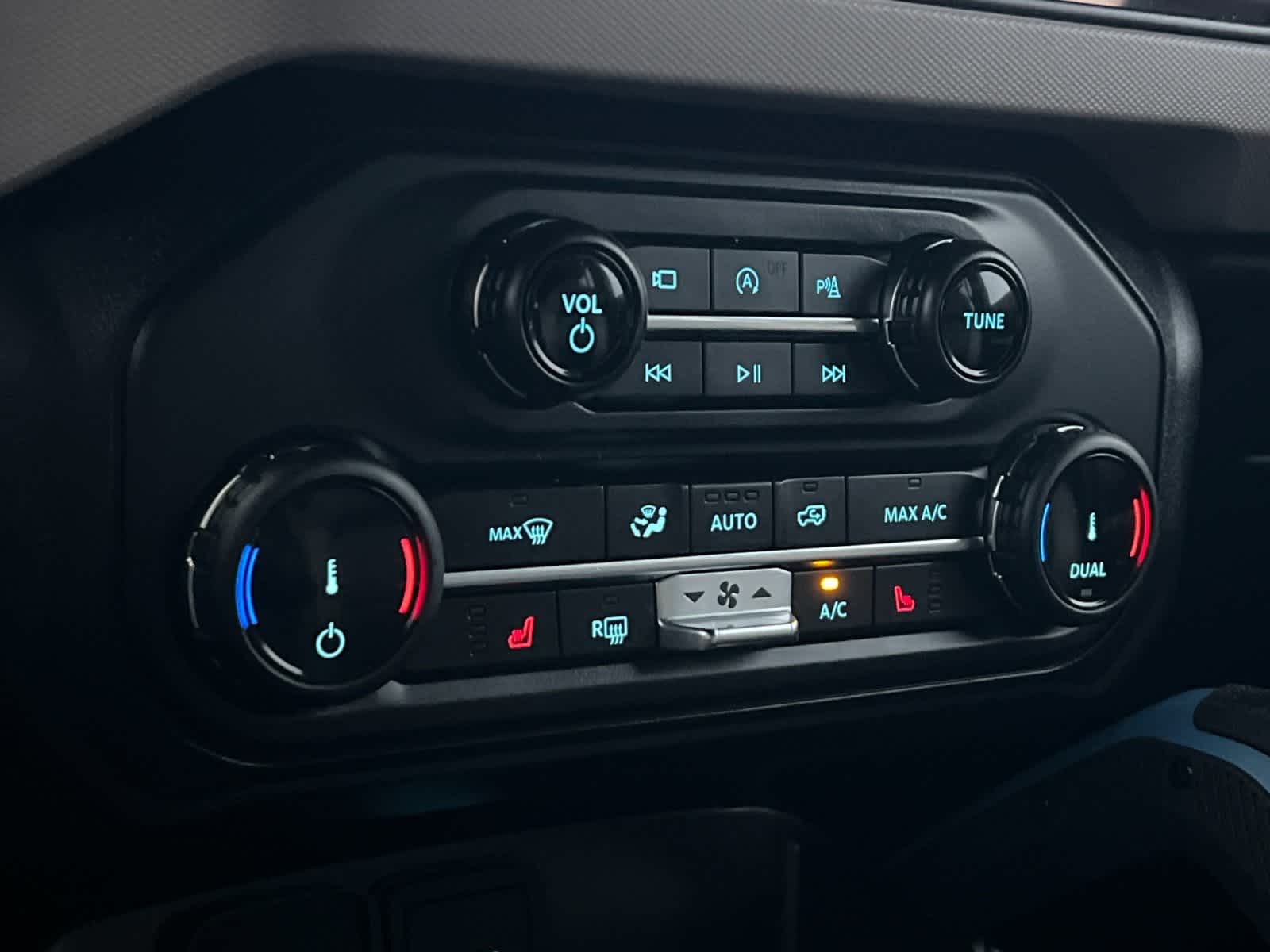 Thumbnail: 2022 Ford Bronco - 21