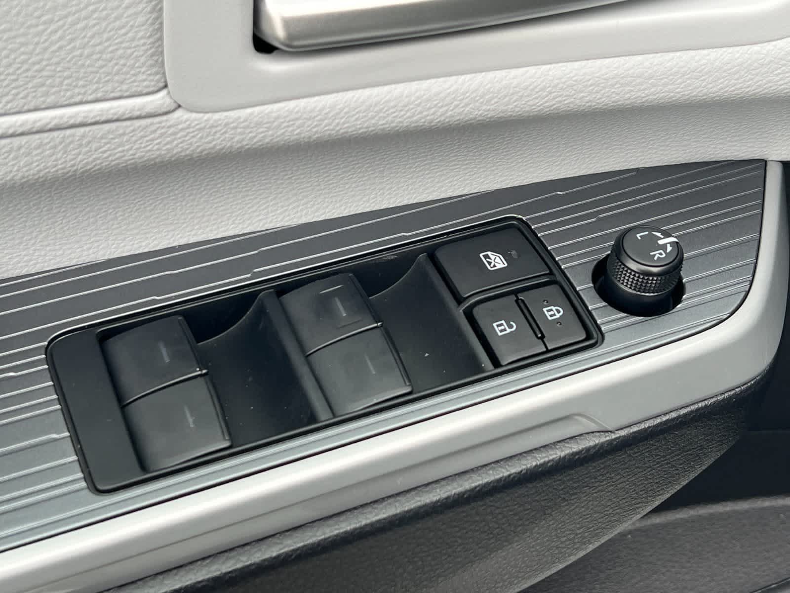 Thumbnail: 2026 Toyota Sienna - 14