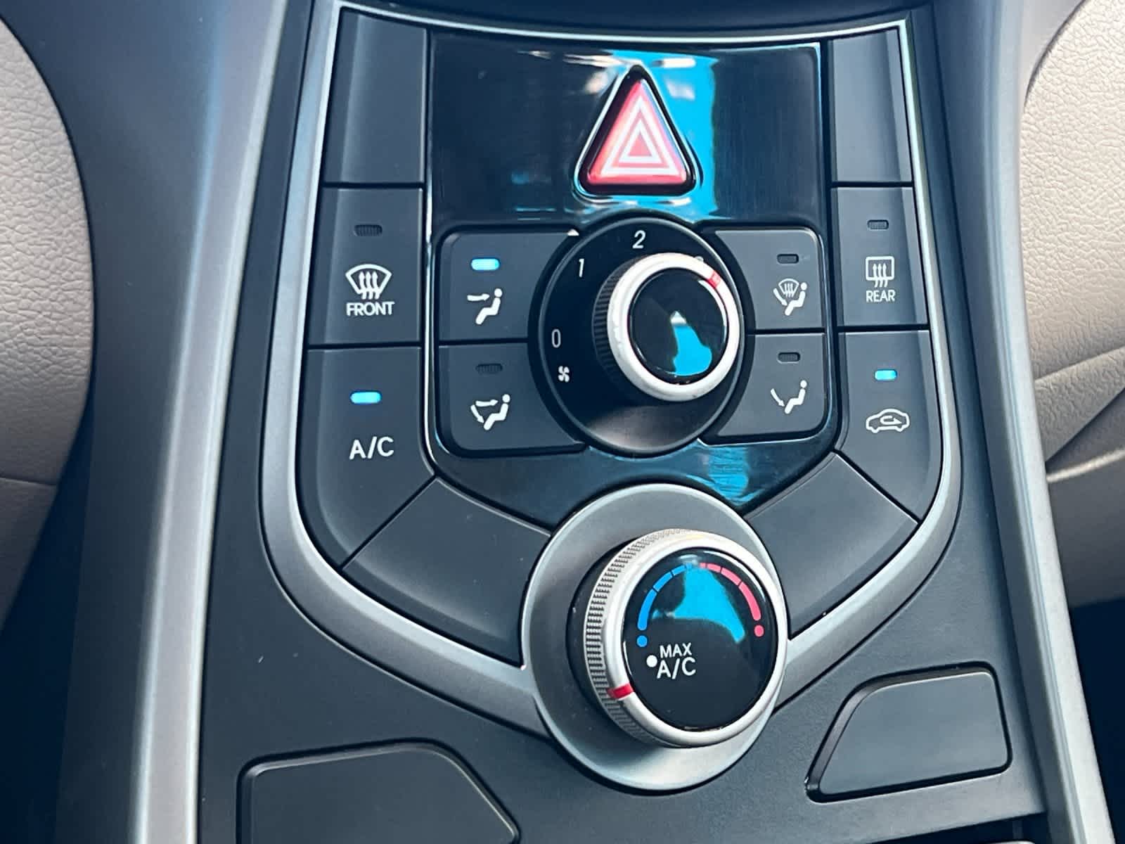Thumbnail: 2015 Hyundai Elantra - 19