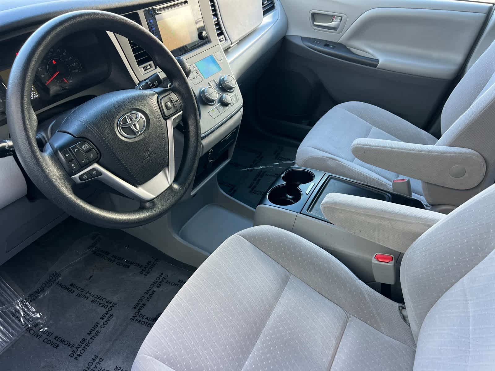 Thumbnail: 2017 Toyota Sienna - 12