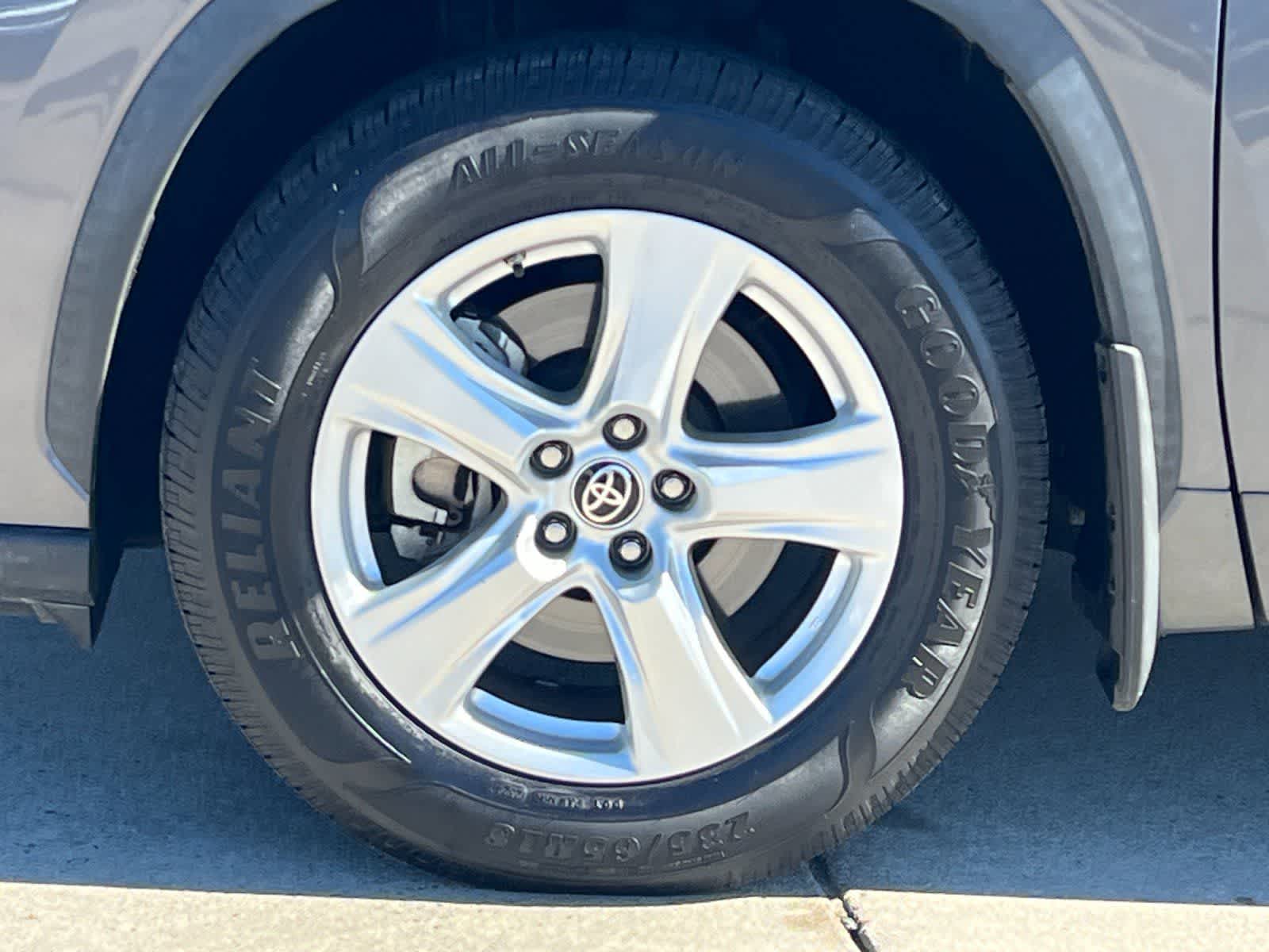 Thumbnail: 2021 Toyota Highlander - 27