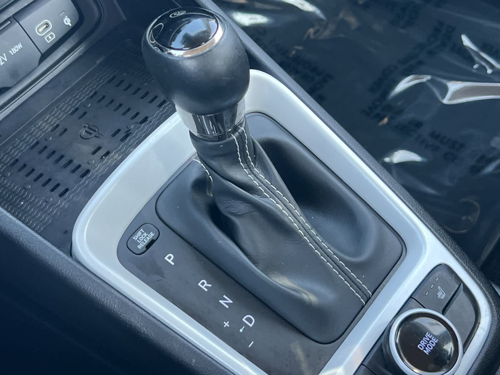 Thumbnail: 2023 Hyundai Venue - 22