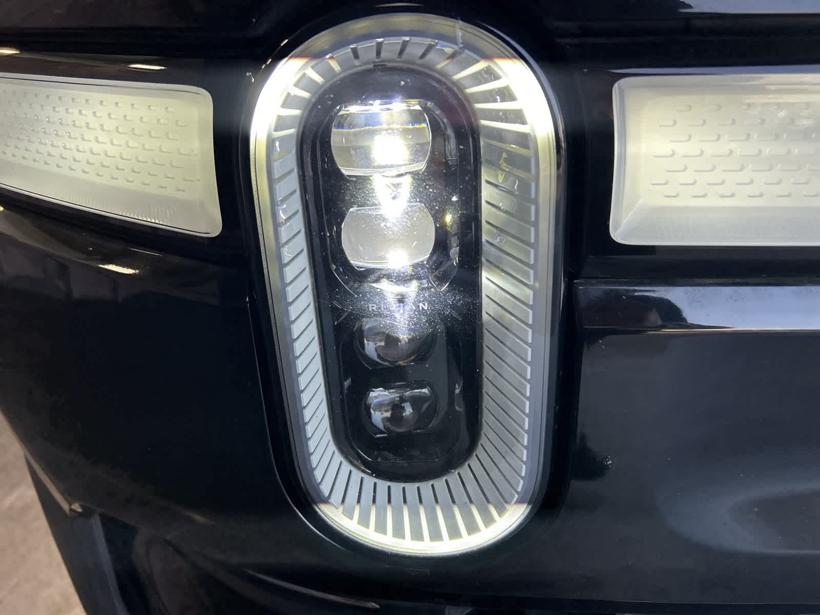 Thumbnail: 2022 Rivian R1T - 4