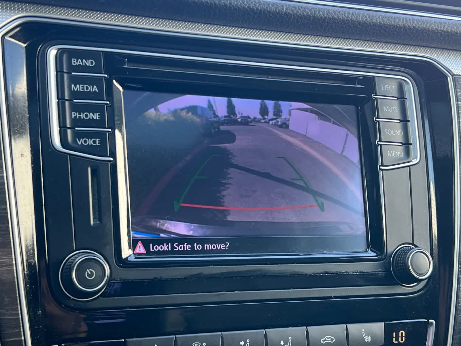 Thumbnail: 2016 Volkswagen Passat - 19