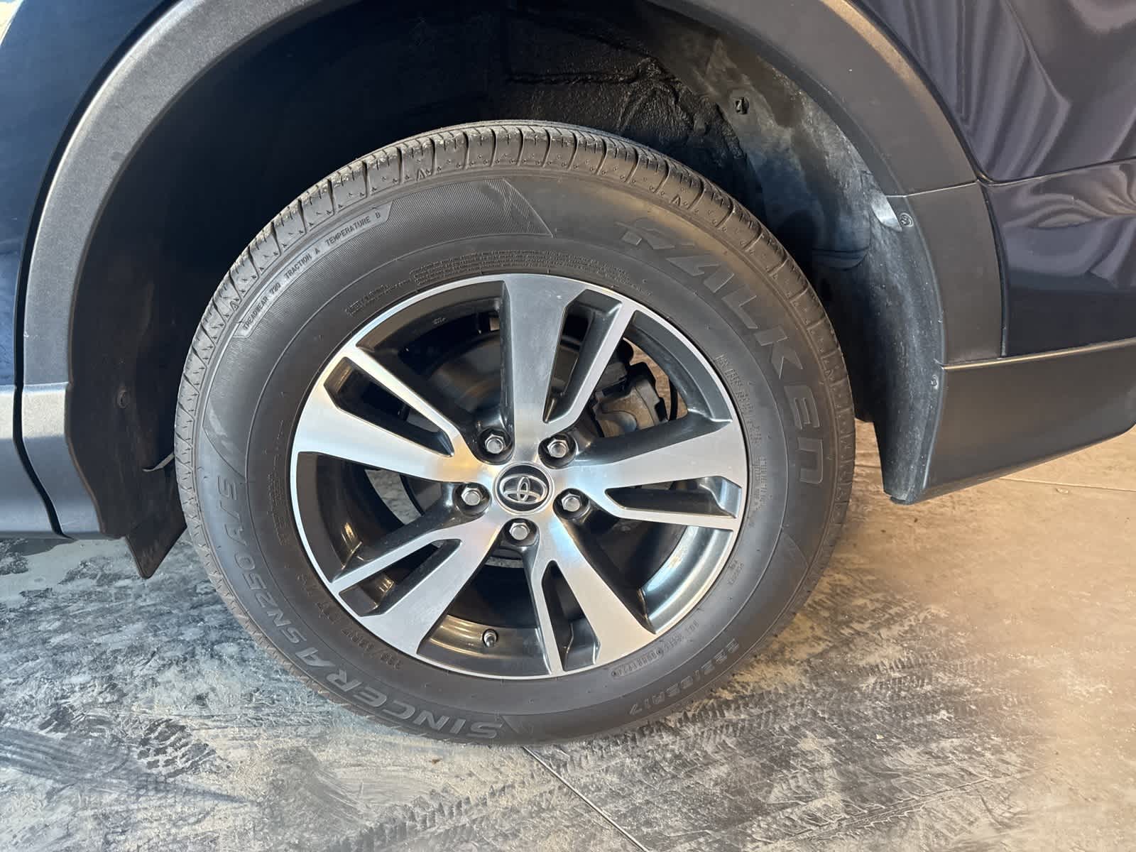 Thumbnail: 2017 Toyota RAV4 - 9