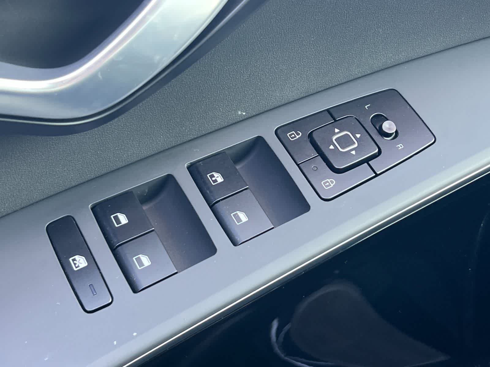 Thumbnail: 2025 Kia Niro - 14