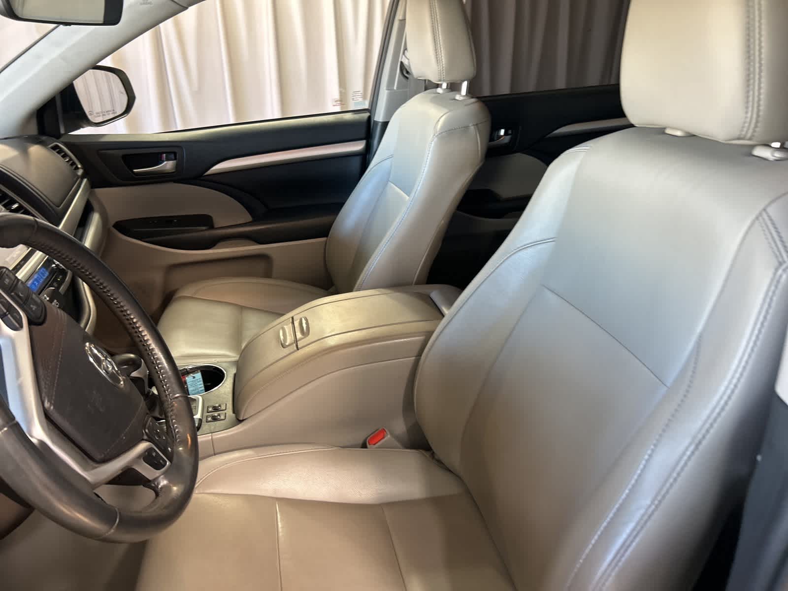 Thumbnail: 2019 Toyota Highlander - 26