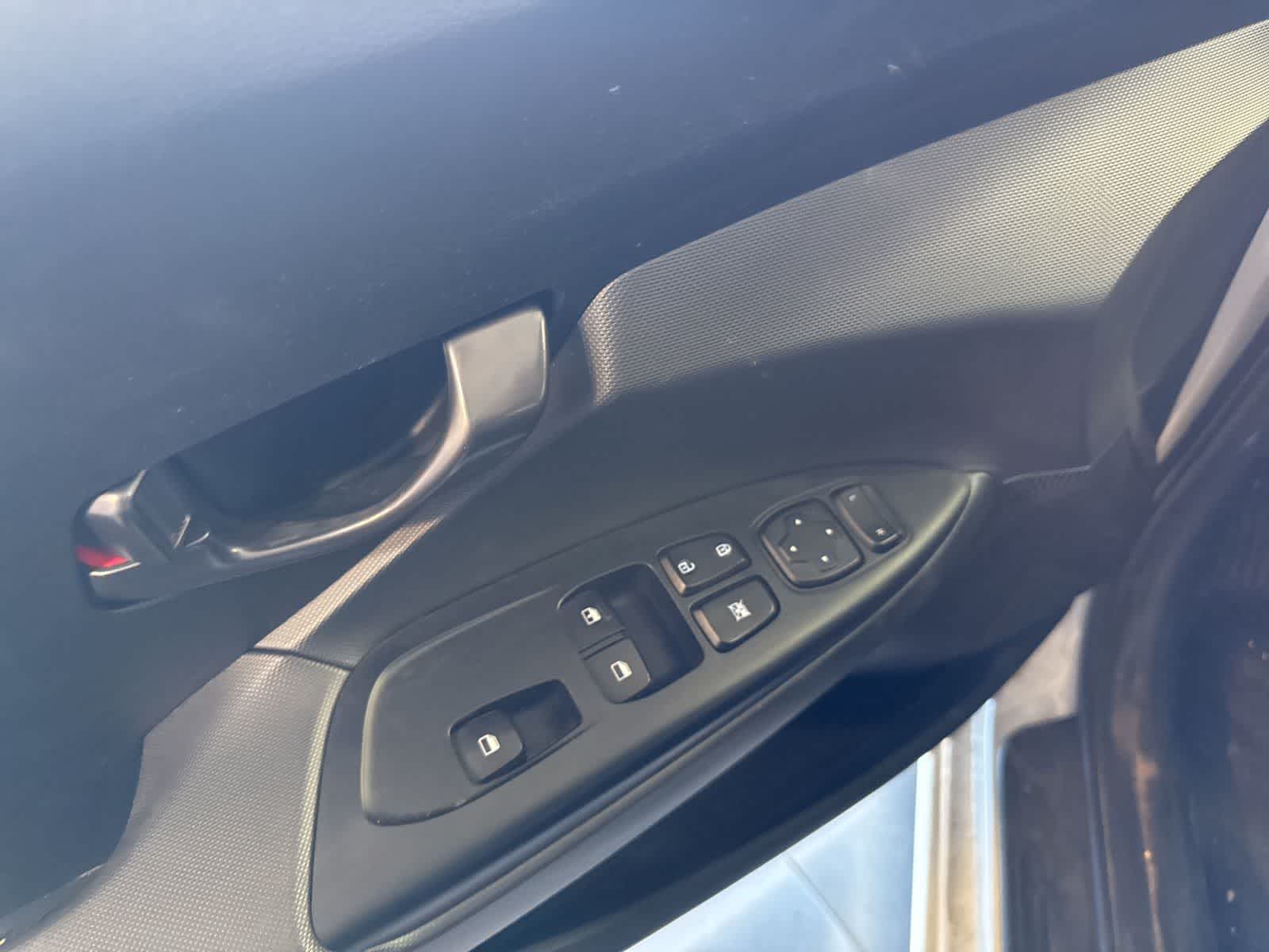 Thumbnail: 2019 Hyundai Veloster - 17