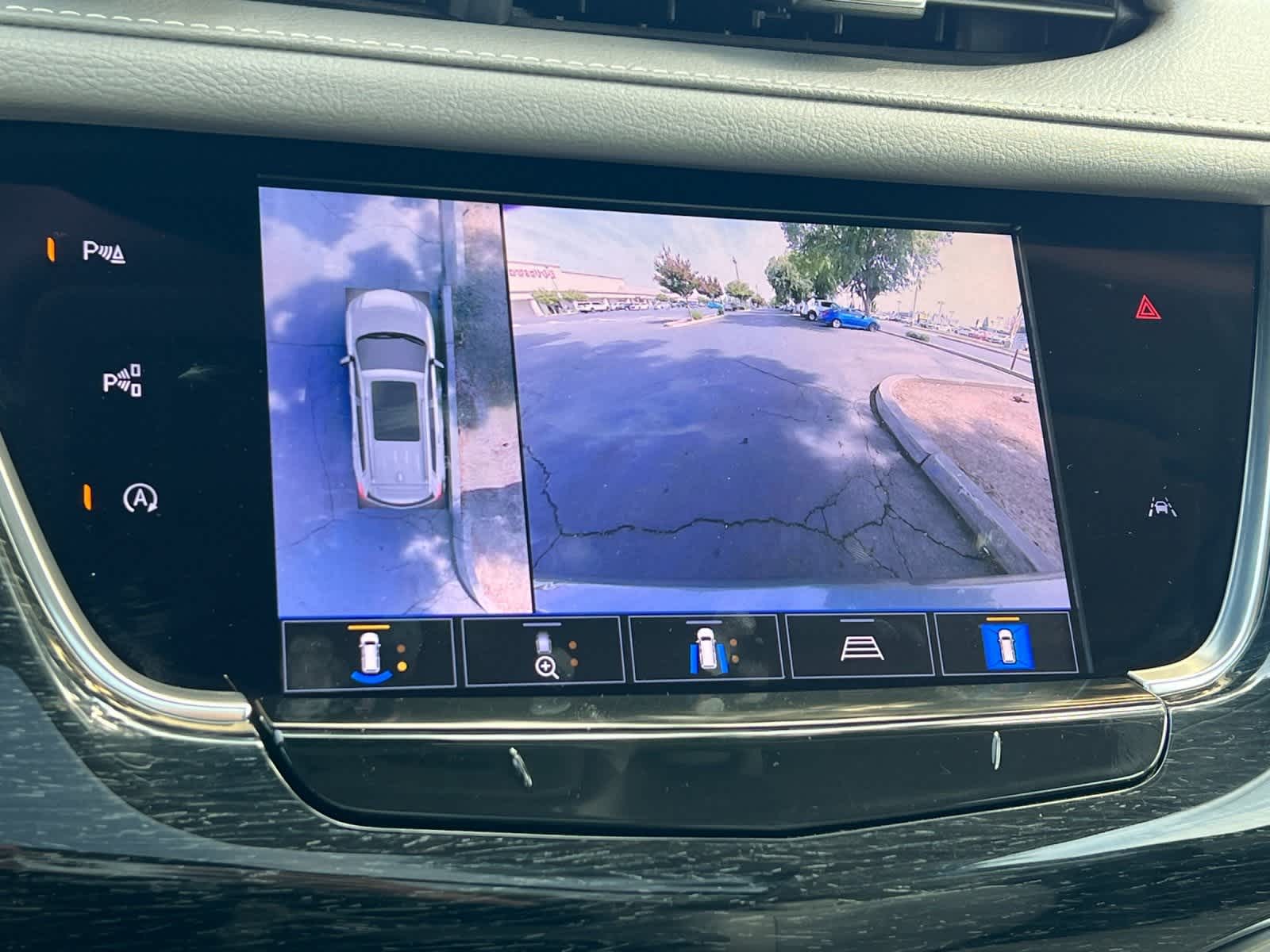 Thumbnail: 2022 Cadillac XT6 - 20