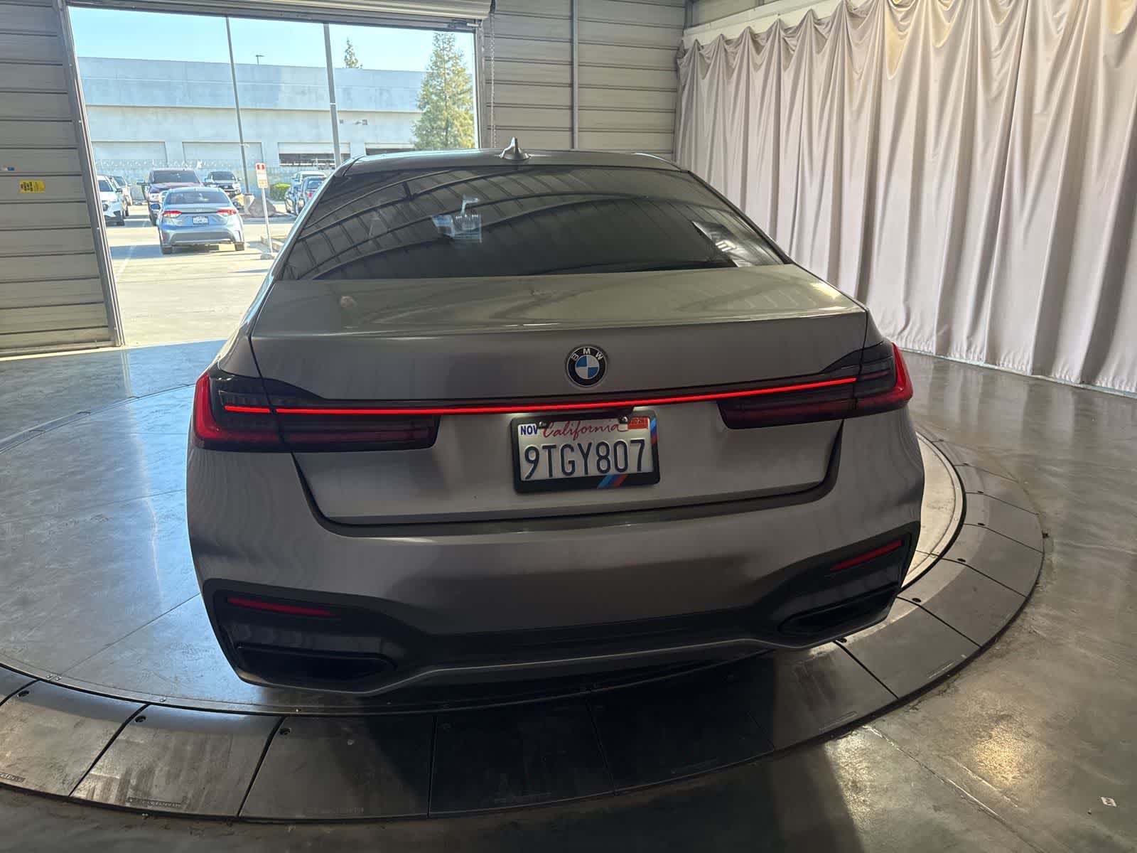 2022 BMW 740i photo 5