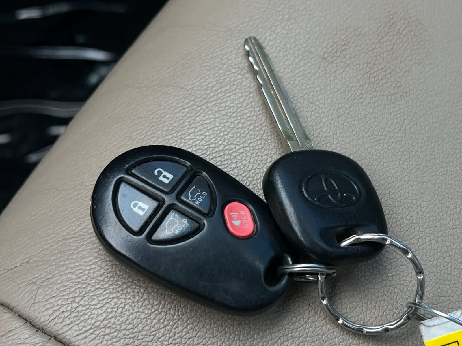 Thumbnail: 2012 Toyota Highlander - 27
