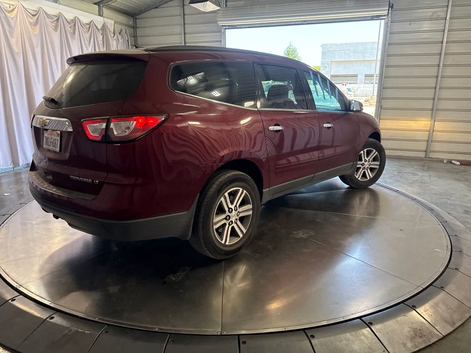 Thumbnail: 2015 Chevrolet Traverse - 4