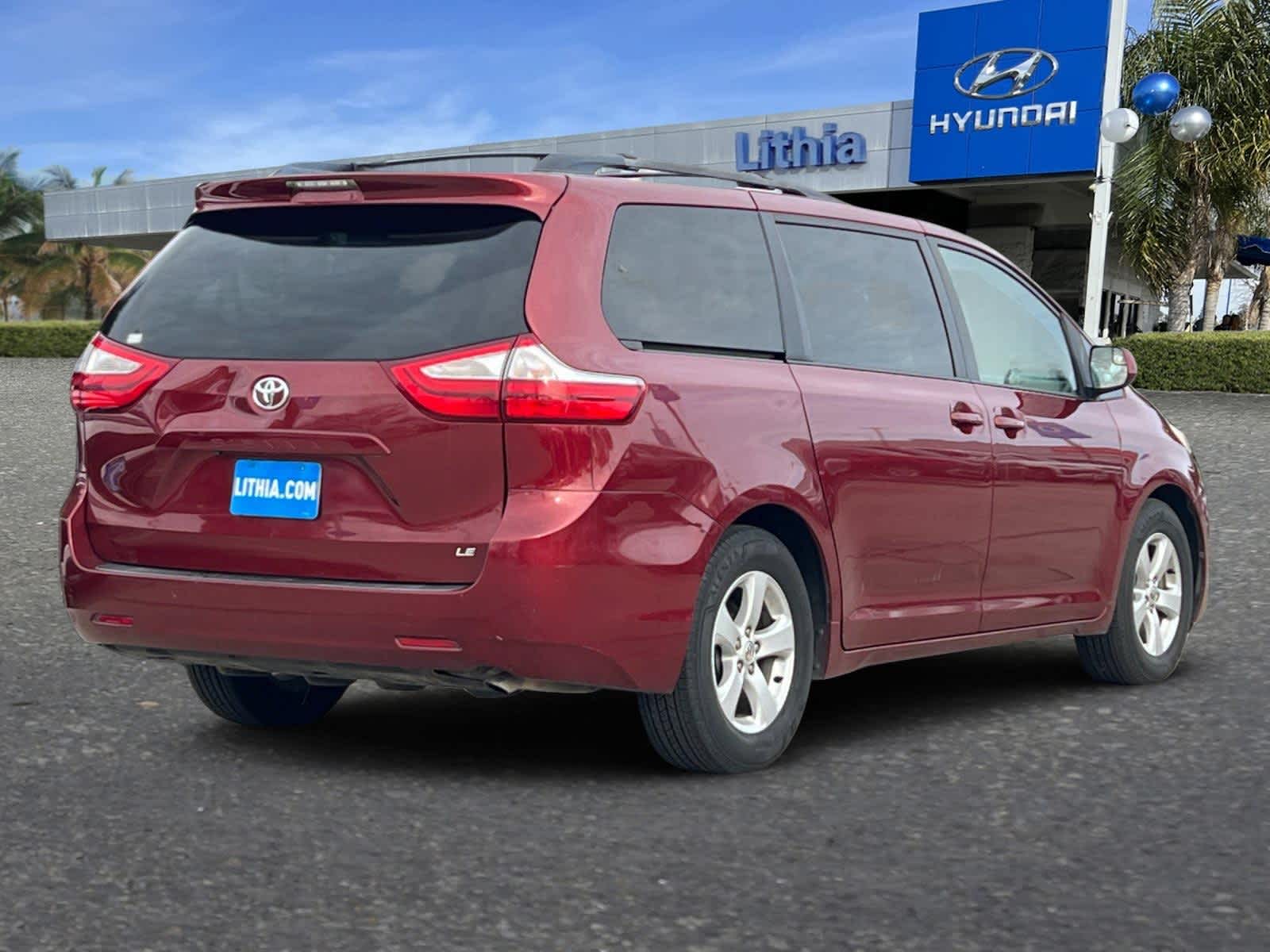 Thumbnail: 2017 Toyota Sienna - 3