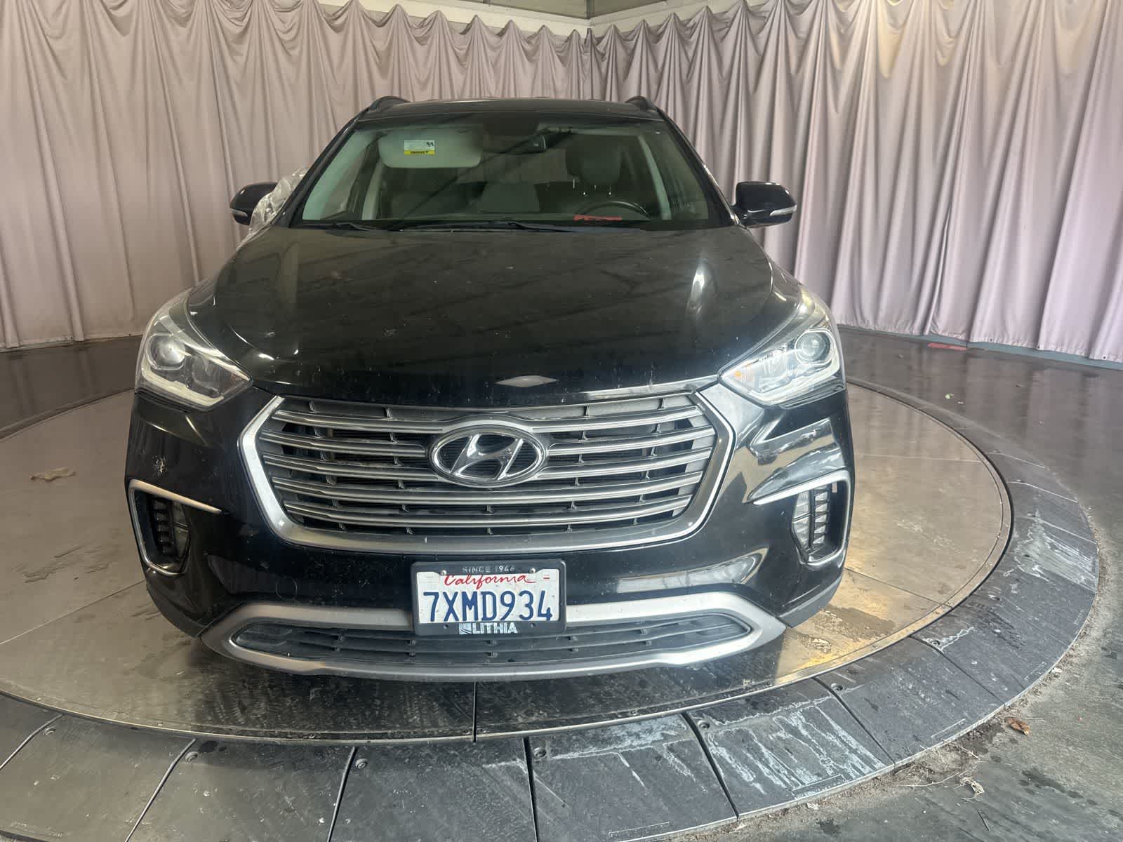 2017 Hyundai Santa Fe SE photo 2