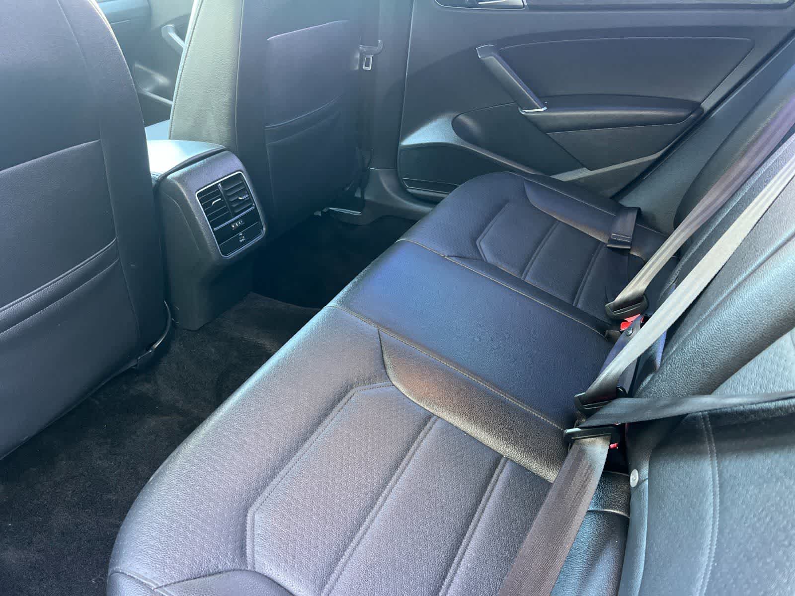 Thumbnail: 2016 Volkswagen Passat - 5