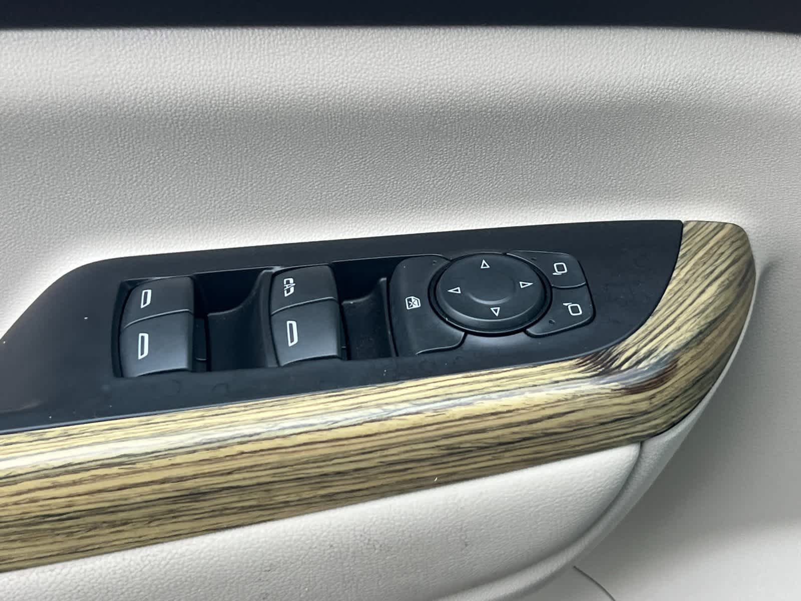 Thumbnail: 2017 GMC Acadia - 13