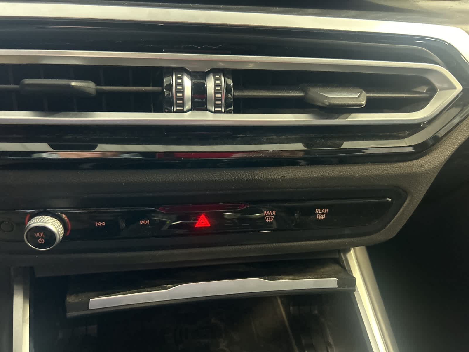 Thumbnail: 2024 BMW 3 Series - 28