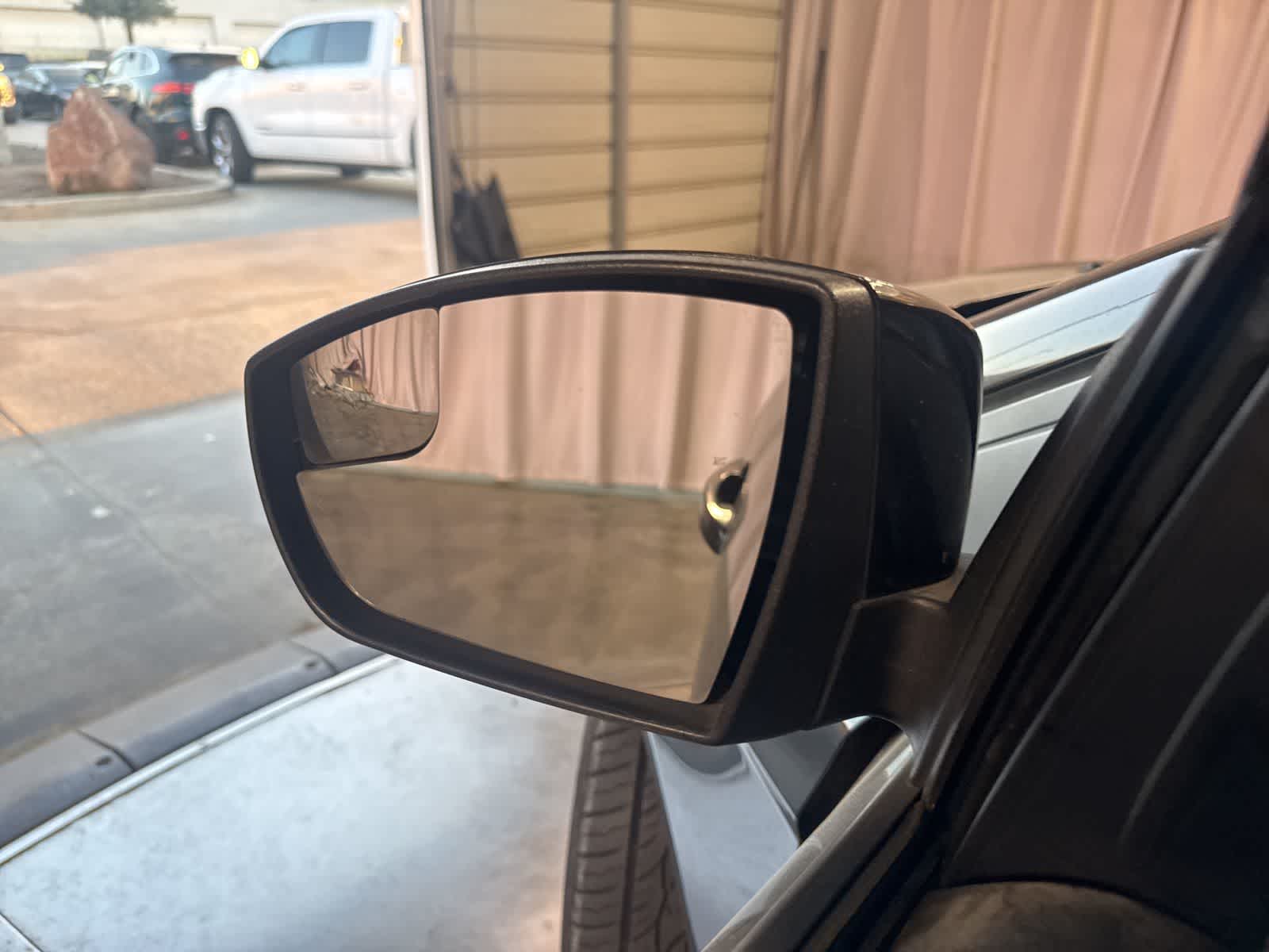 Thumbnail: 2016 Ford Focus - 17