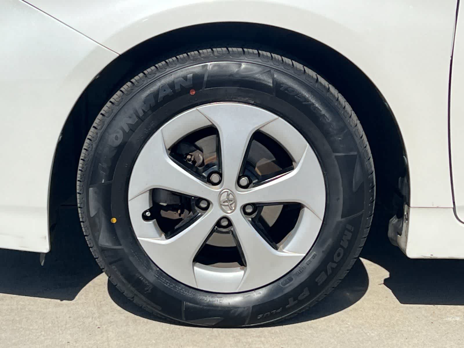 Thumbnail: 2013 Toyota Prius - 25