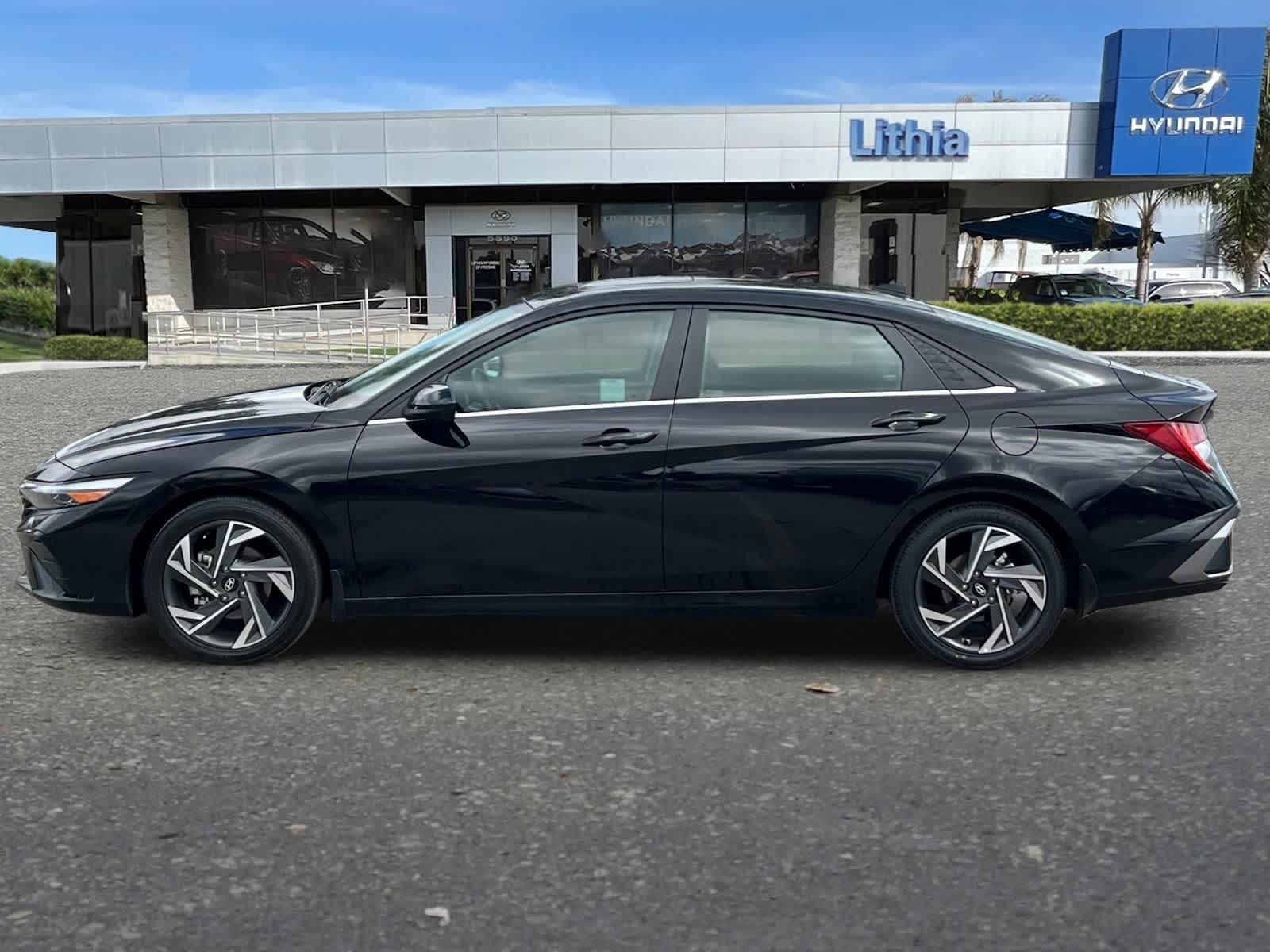 2024 Hyundai Elantra SEL photo 5