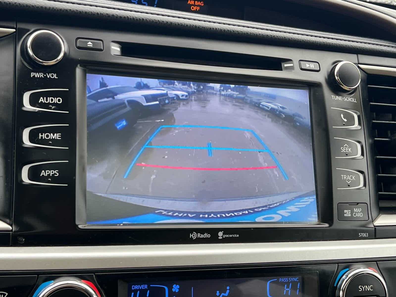 Thumbnail: 2015 Toyota Highlander - 21