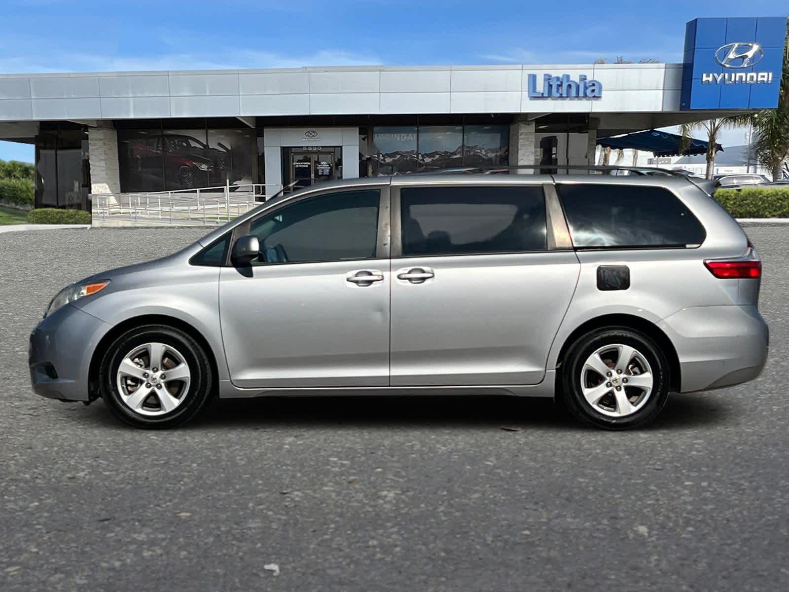 Thumbnail: 2017 Toyota Sienna - 5