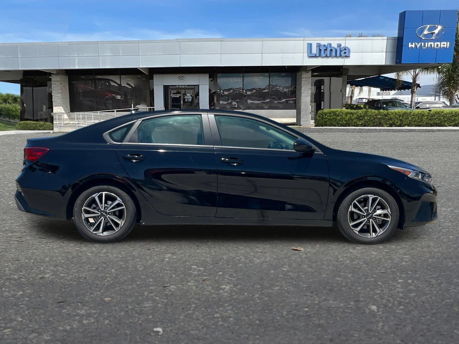 Thumbnail: 2023 Kia Forte - 8
