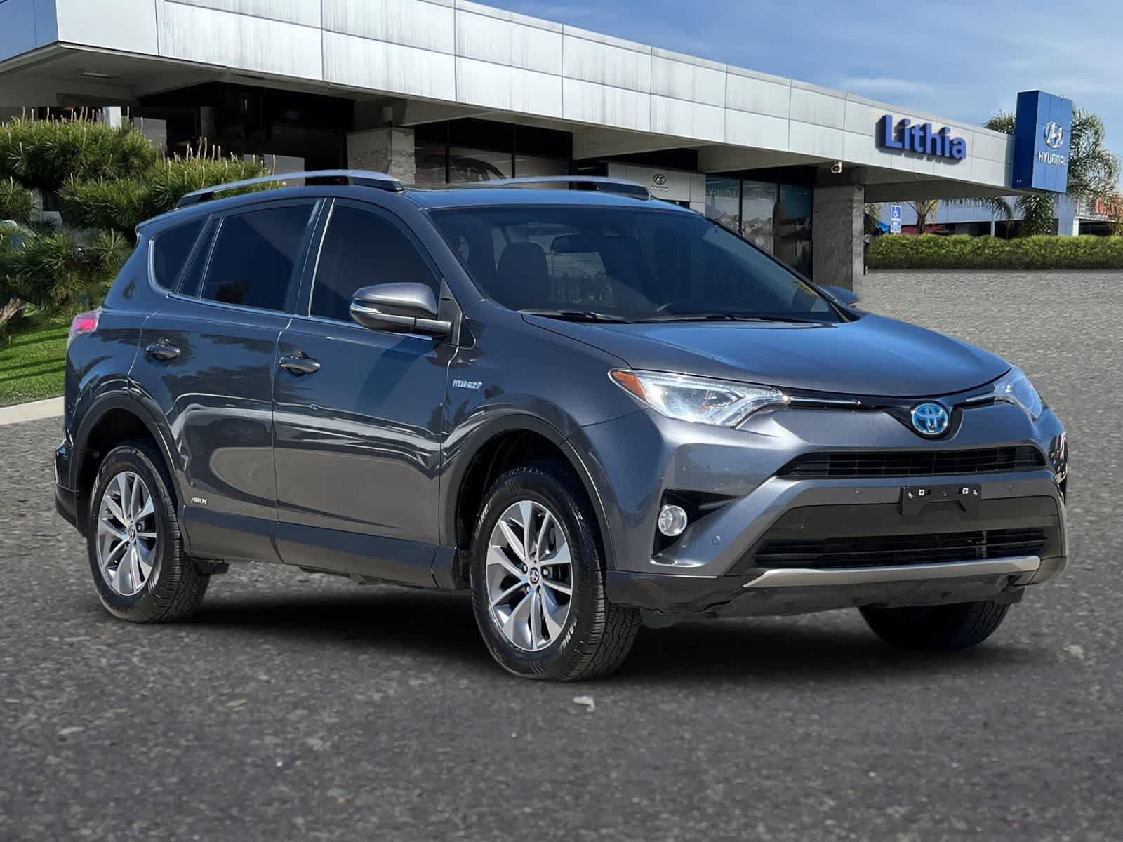 Thumbnail: 2017 Toyota RAV4 - 10