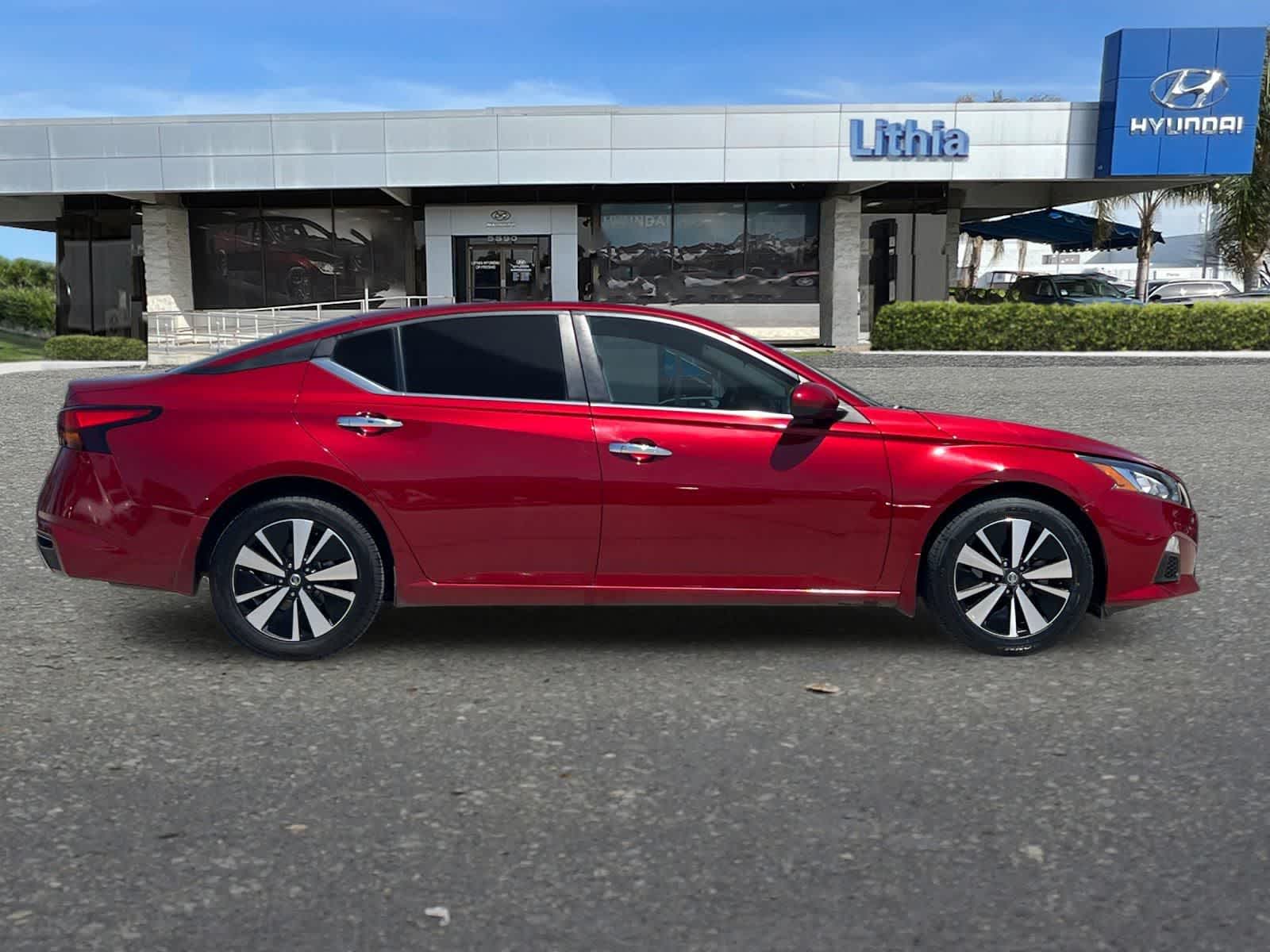 Thumbnail: 2022 Nissan Altima - 9