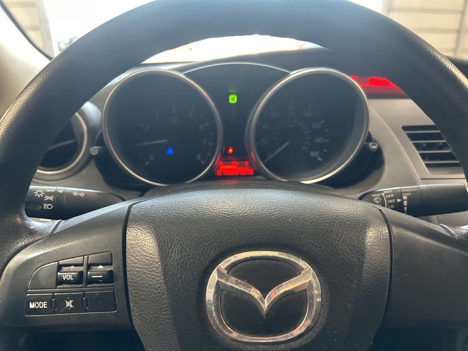 Thumbnail: 2011 Mazda Mazda3 - 28