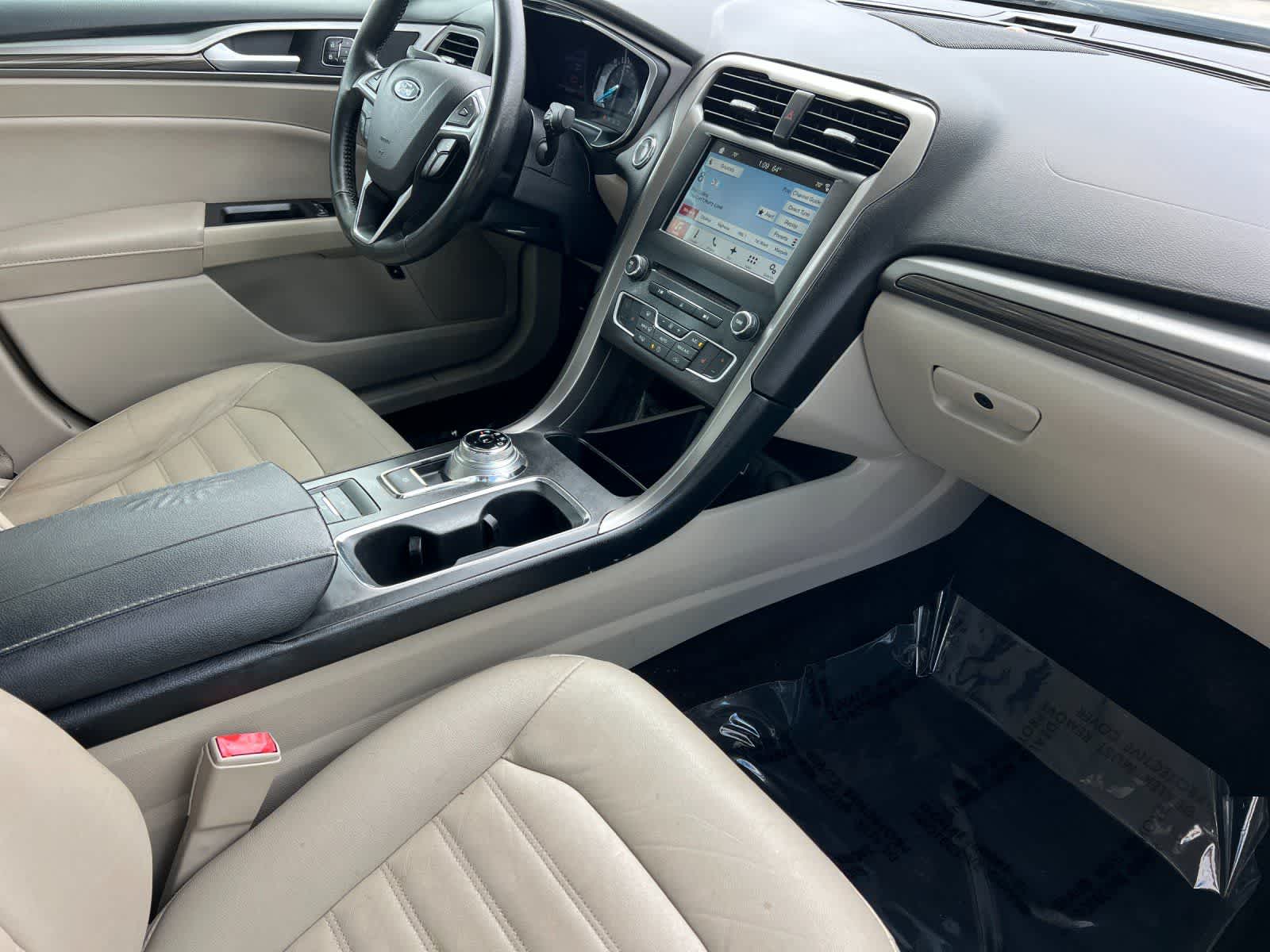 Thumbnail: 2017 Ford Fusion - 16