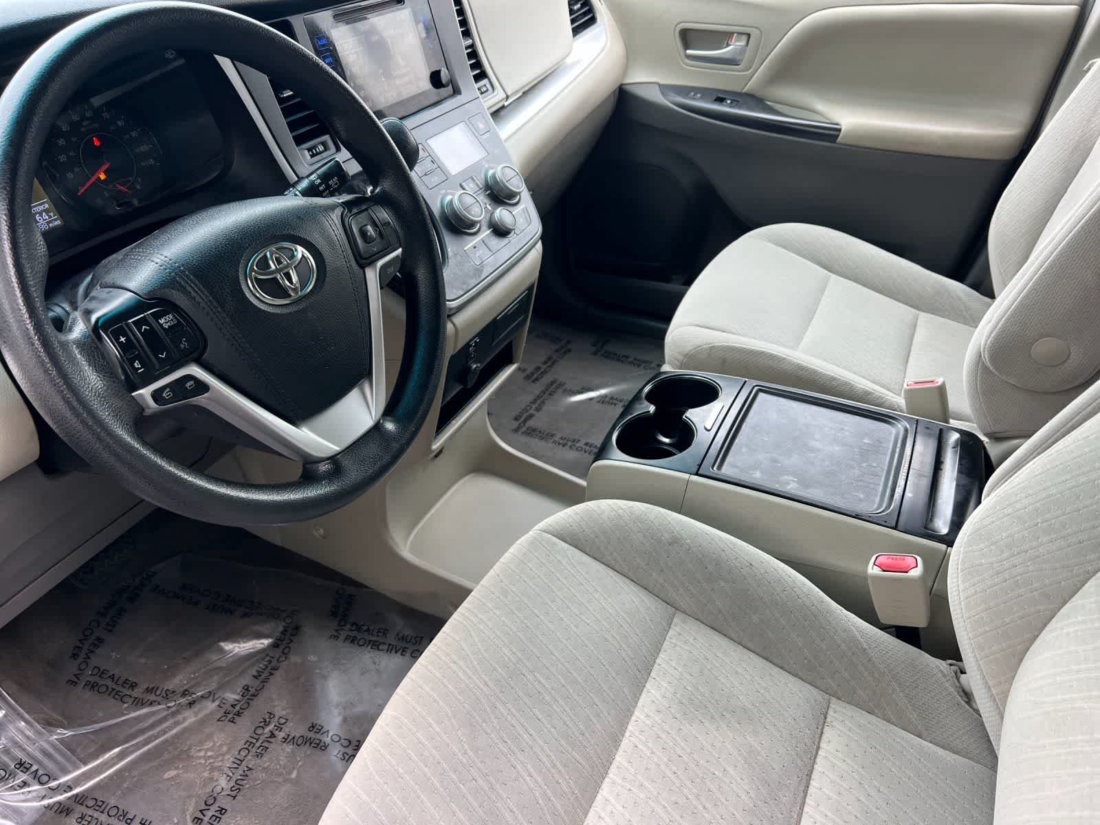 Thumbnail: 2017 Toyota Sienna - 12