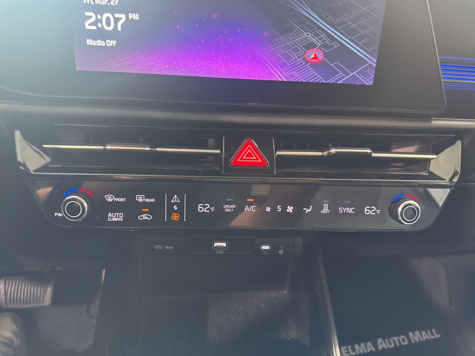 Thumbnail: 2023 Kia Niro - 25