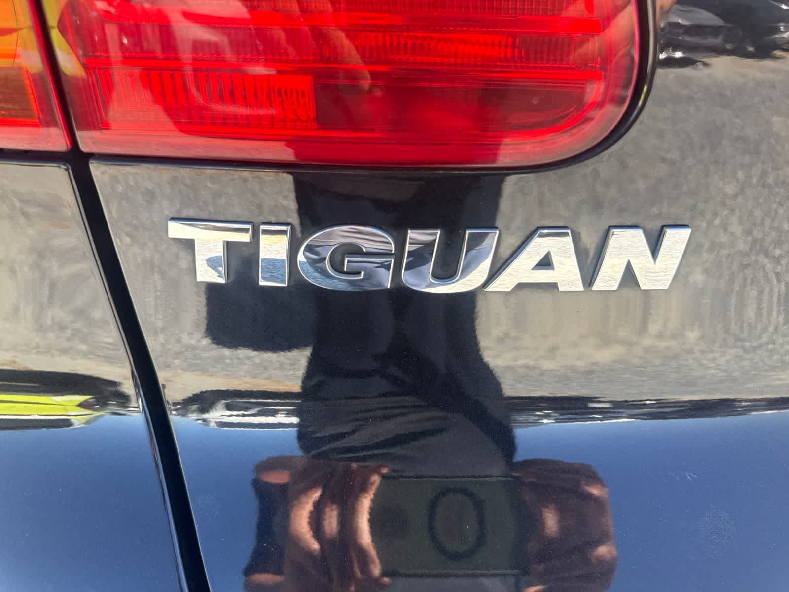 Thumbnail: 2012 Volkswagen Tiguan - 11