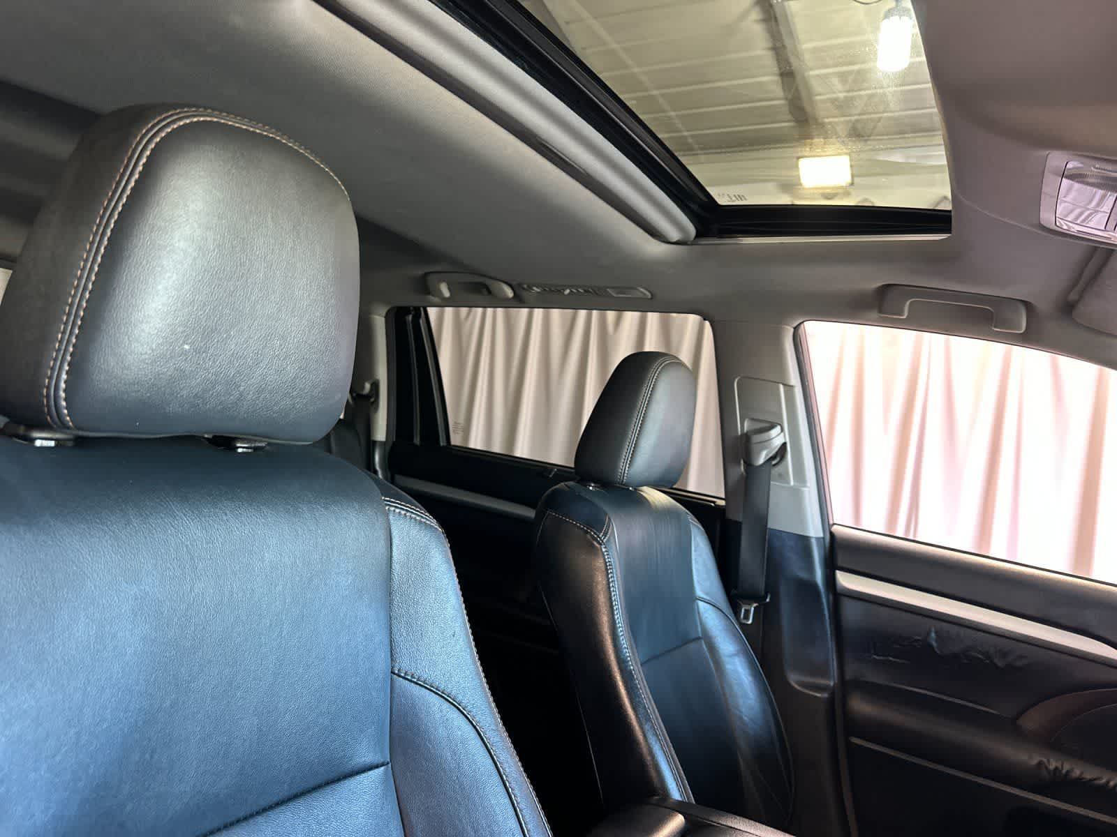 Thumbnail: 2016 Toyota Highlander - 19