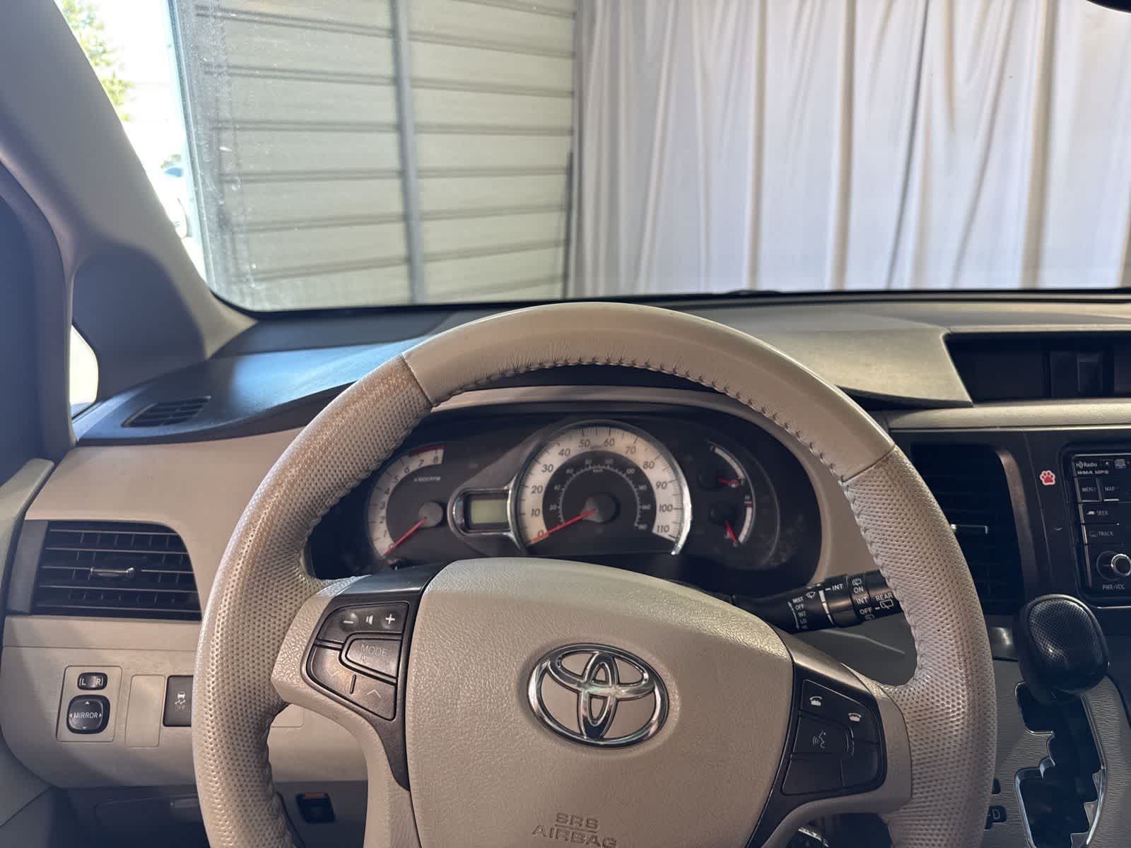 Thumbnail: 2014 Toyota Sienna - 23