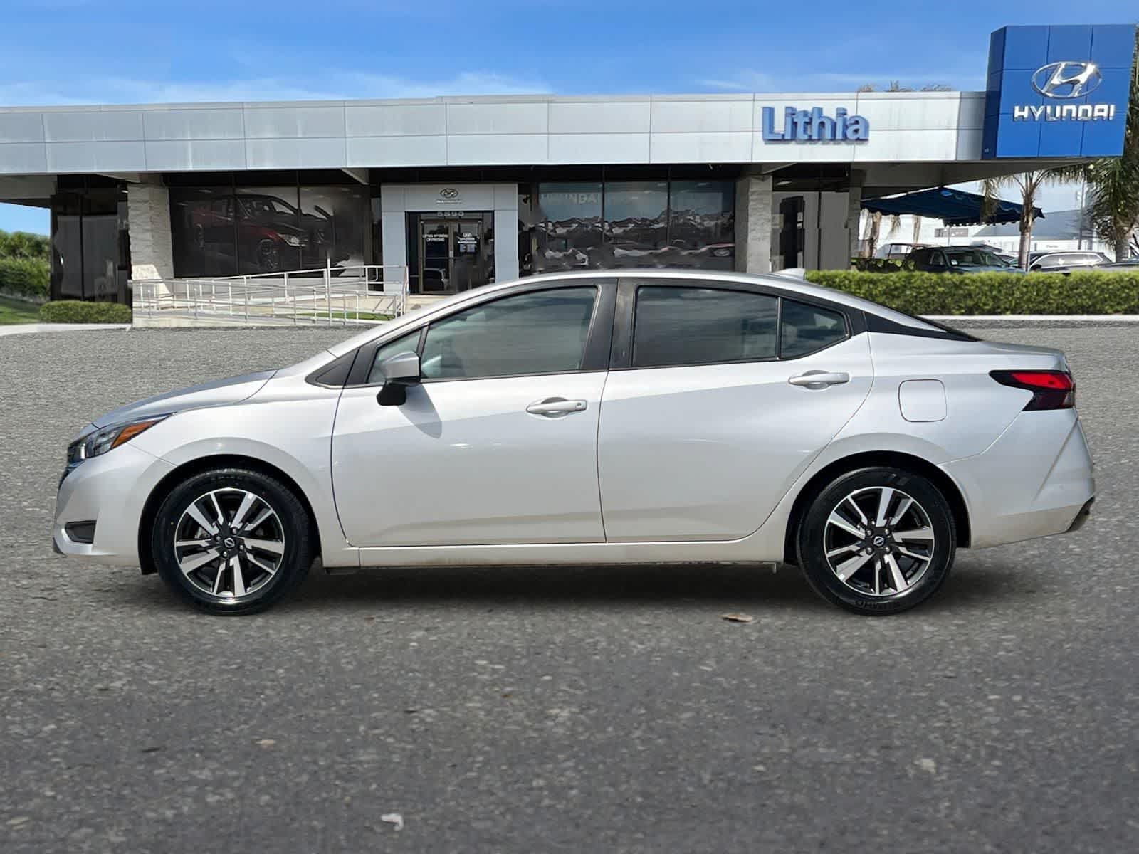 2025 Nissan Versa 1.6 SV photo 5