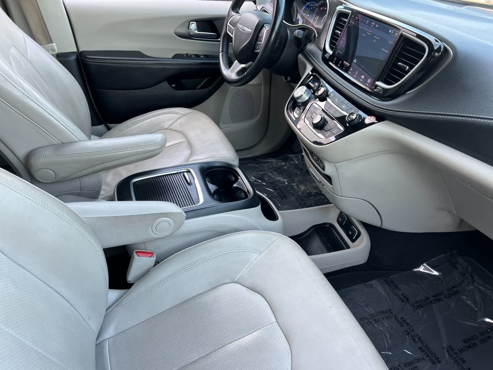 Thumbnail: 2021 Chrysler Pacifica - 17