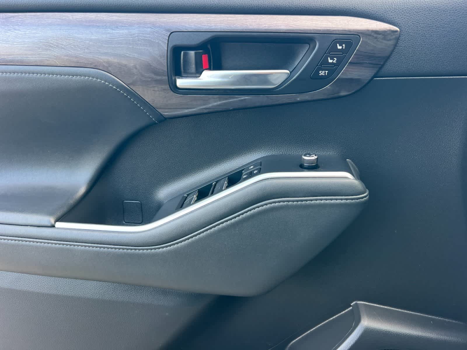 Thumbnail: 2022 Toyota Highlander - 12