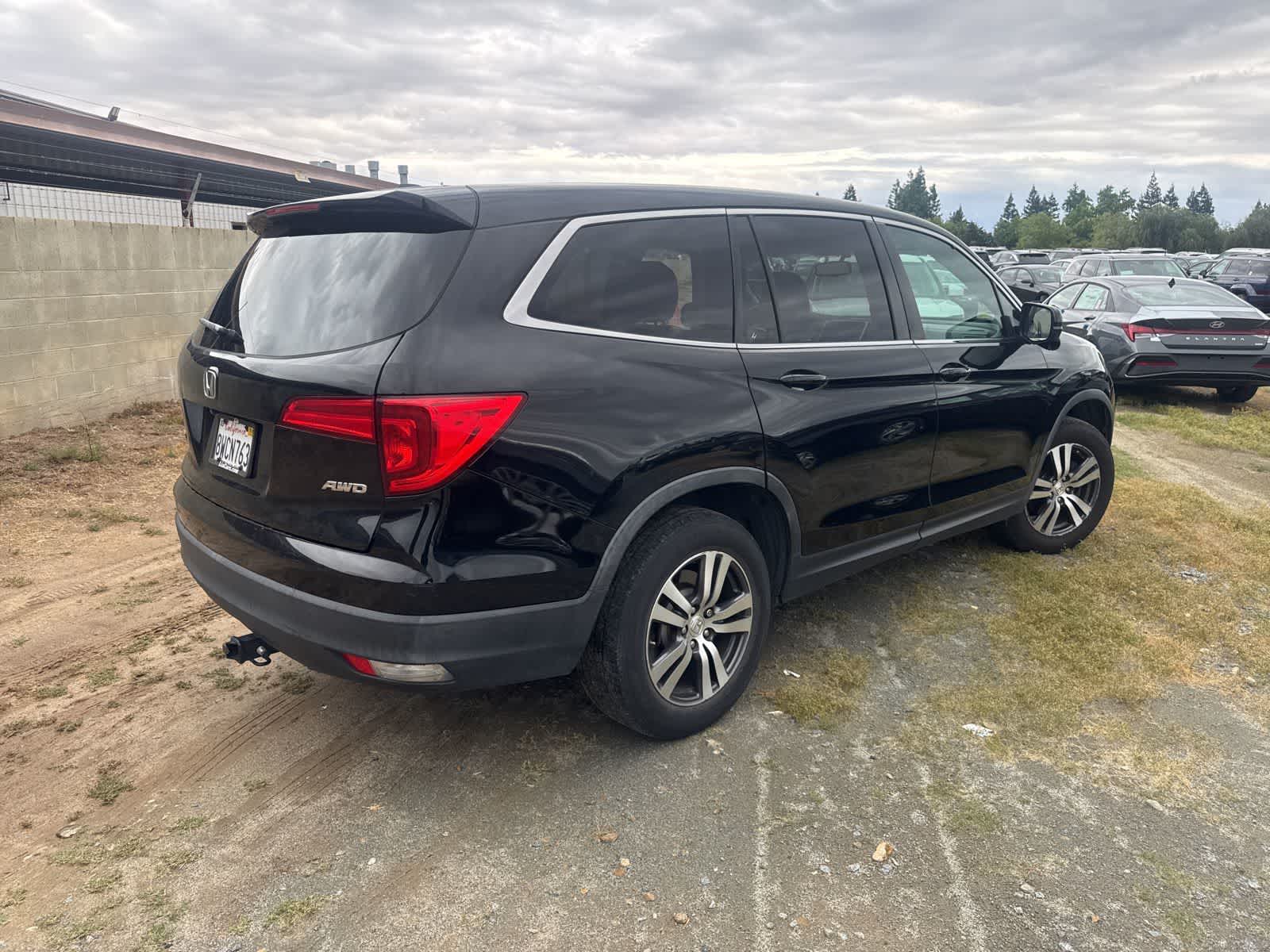 2017 Honda Pilot EX-L AWD photo 4